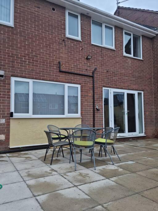 5 Bedroom House - Cheshire Oaks Ellesmere Port Ngoại thất bức ảnh